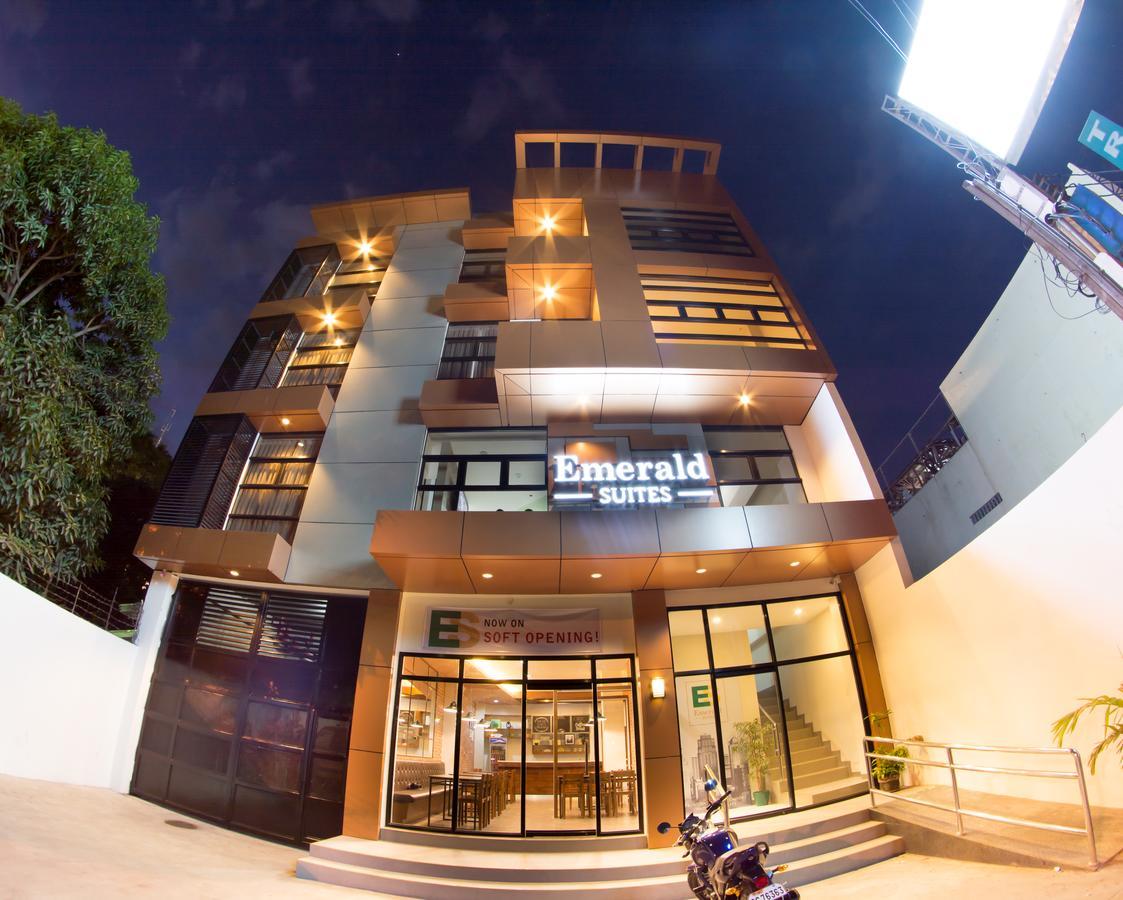 Emerald Suites Cdo คากายันเดโอโร ภายนอก รูปภาพ