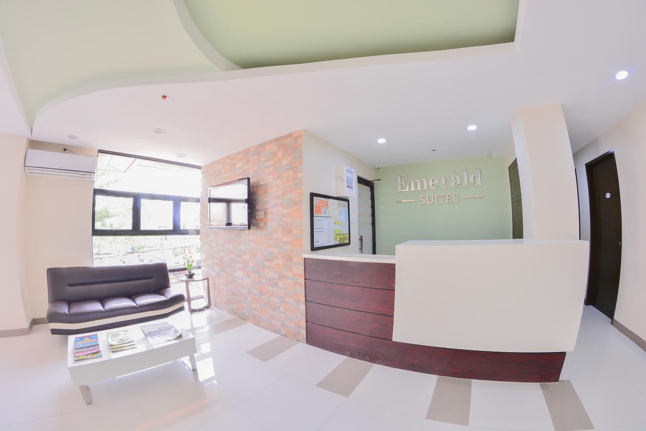 Emerald Suites Cdo คากายันเดโอโร ภายนอก รูปภาพ